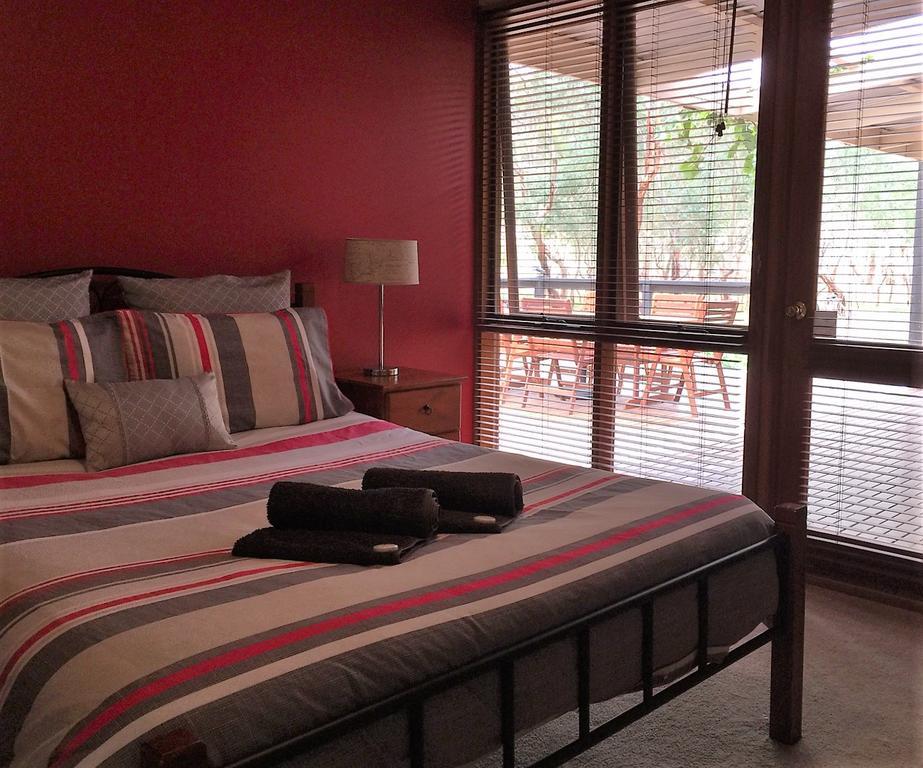Friends At Mclaren Vale Bed & Breakfast Room photo